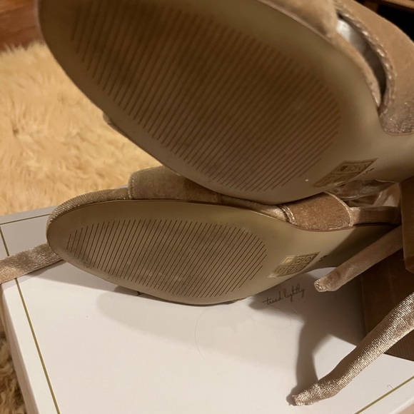 Forever Soles Nude Wedding Low Block Heels size 8 - Picture 7 of 9